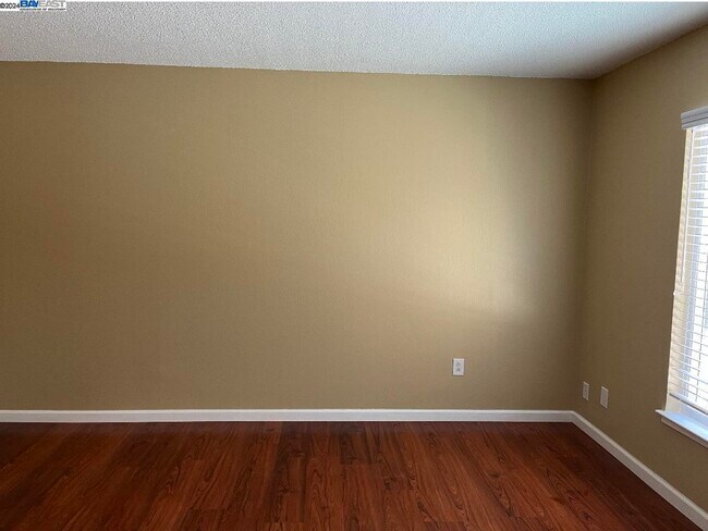 Building Photo - 117 Day St