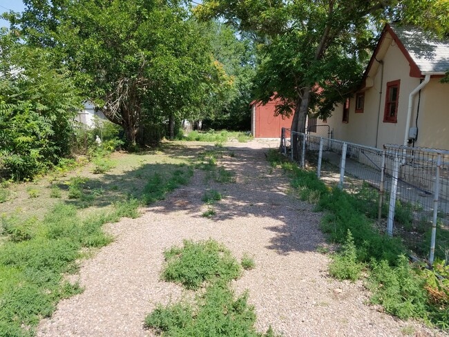 Building Photo - 3 bedroom 1 bath with large garage and shop