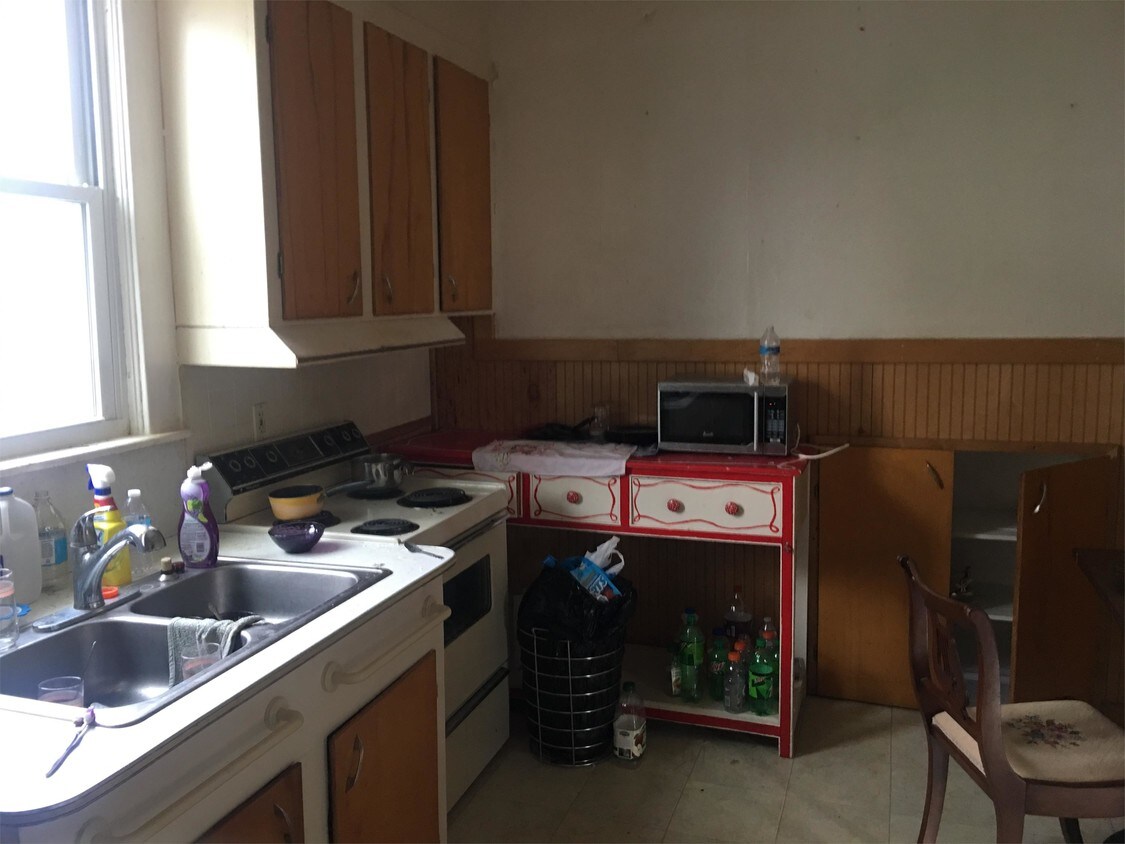 Primary Photo - 830 Seymour Ave