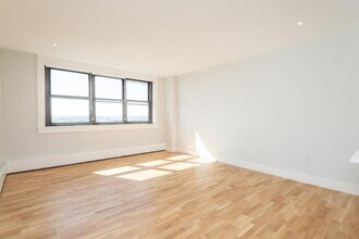 Interior Photo - 1410 Columbia