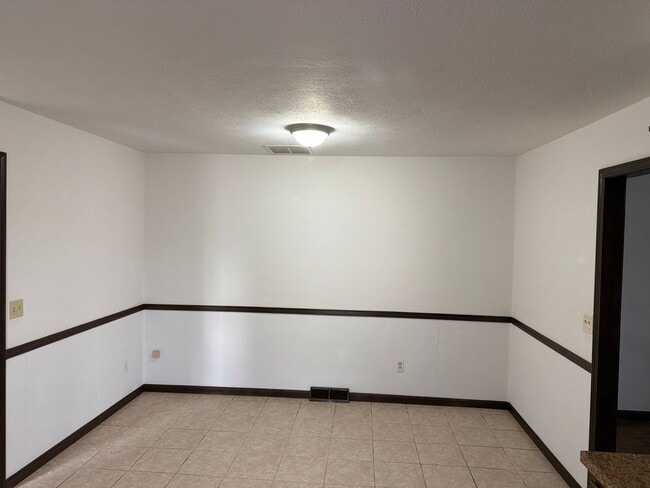 Foto del edificio - WOW! Look at this property ! You cant beat this price!