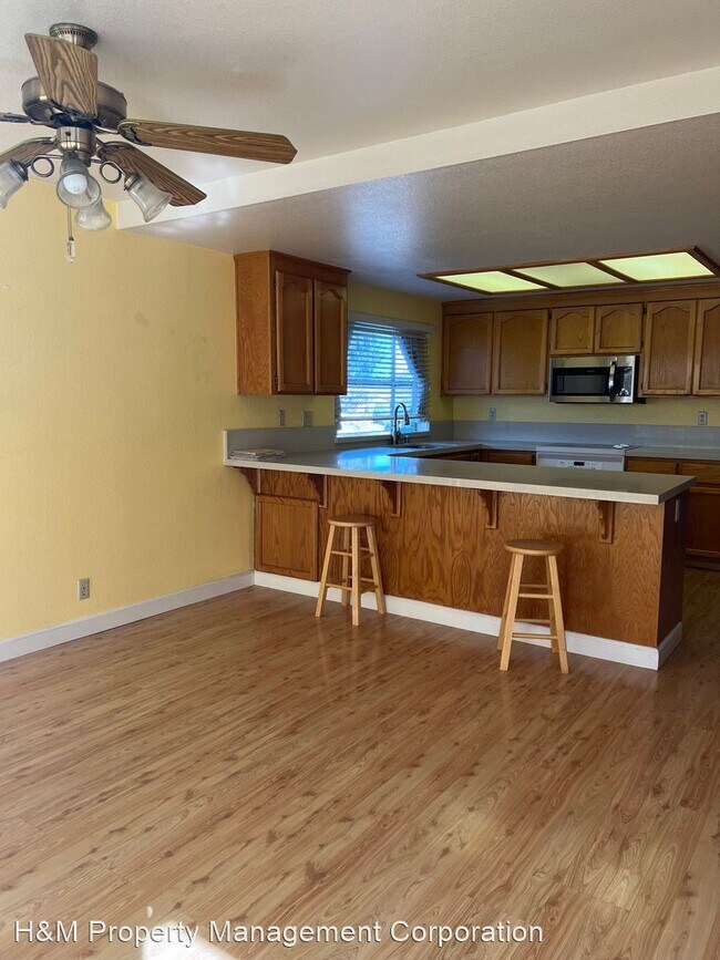 Building Photo - 3 br, 2 bath House - 1005 Peach Court