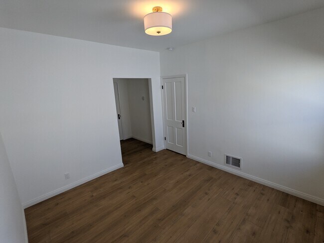 Foto del edificio - 8311 W 1st St