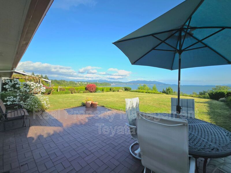 Foto principal - 3921 Cliffside Dr