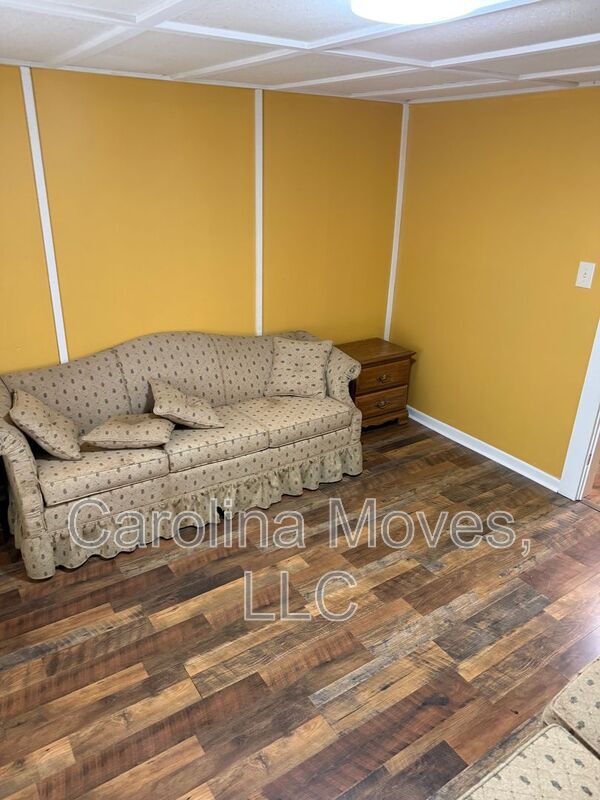 Building Photo - 7895 New Cut Rd