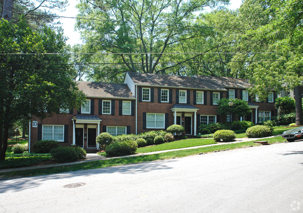 Building Photo - Historic Garden Hills