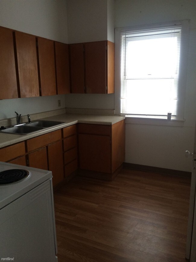 Foto del edificio - 3 br, 1 bath Townhome - 10 12th St N 2 Unit 2