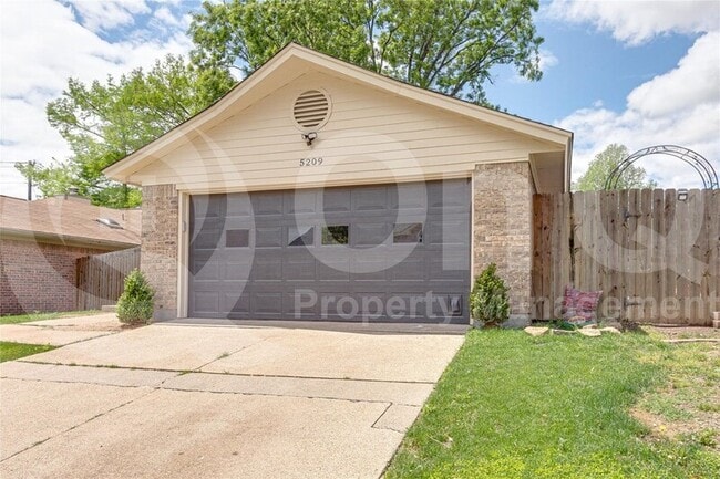 Building Photo - 5209 Shoregate Dr