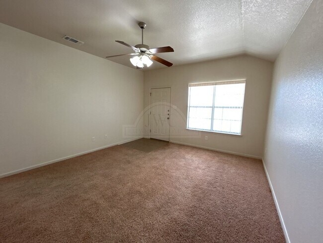 Building Photo - 1405 Cinch