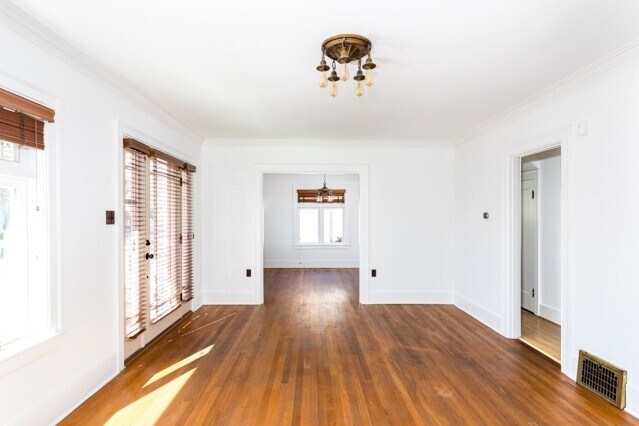 Foto del edificio - Spacious Home with that Classic Seattle Ch...