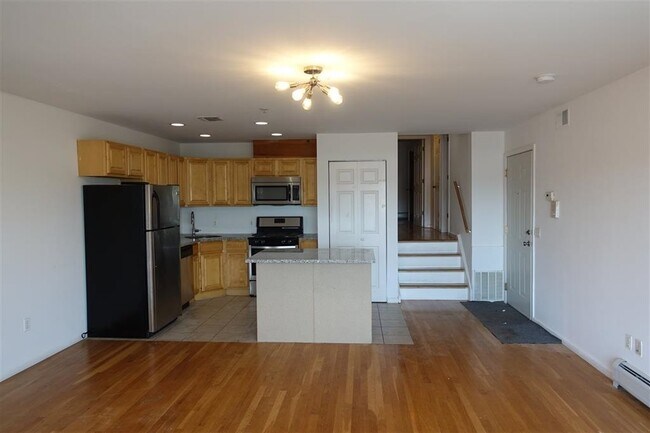 Building Photo - 8913 Riverside Pl