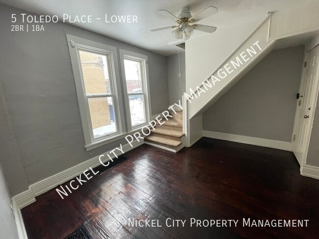 Foto del edificio - 5 Toledo Pl