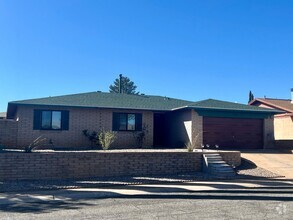 Building Photo - 1310 E Buckhorn Dr