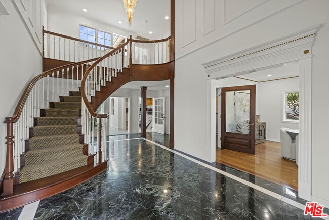 Foto del edificio - 865 Warner Ave