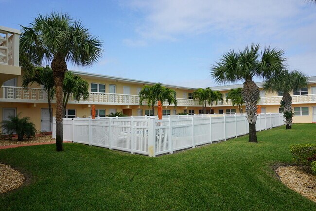 Foto del edificio - 7801 Ridgewood Ave