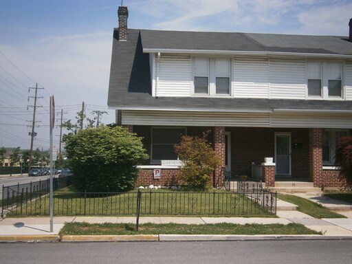 Primary Photo - 559 Dupont Ave