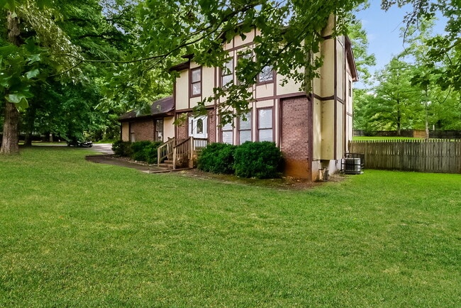Building Photo - 2015 Lullwater Cir