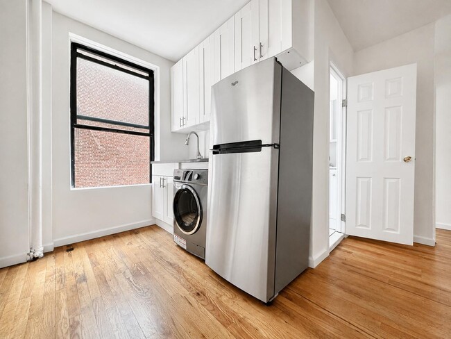 Building Photo - 401 E 68th St