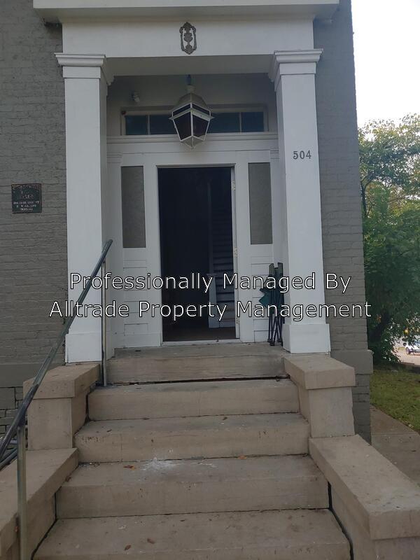 Primary Photo - 504 E Main St