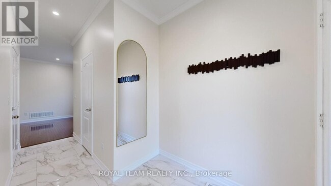 Building Photo - 246 Lauderdale Dr