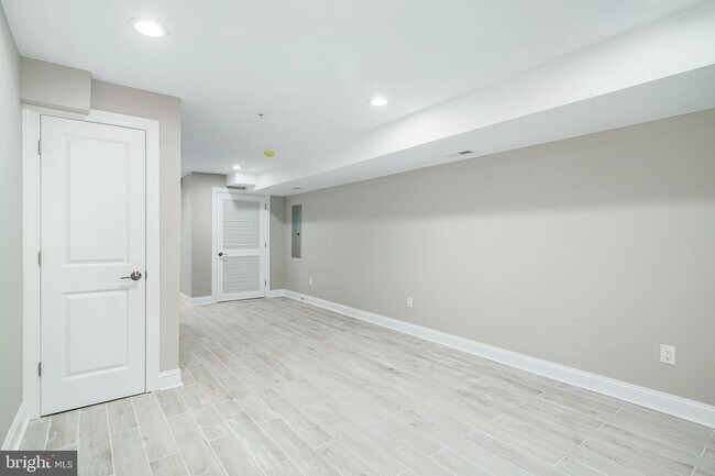 Building Photo - 1709 W Seybert St