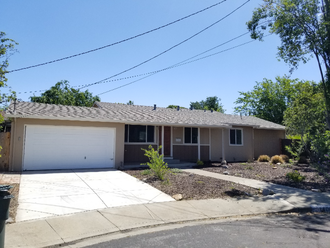 Primary Photo - 4 Bed 2 Bath Single Family Home In Concord...