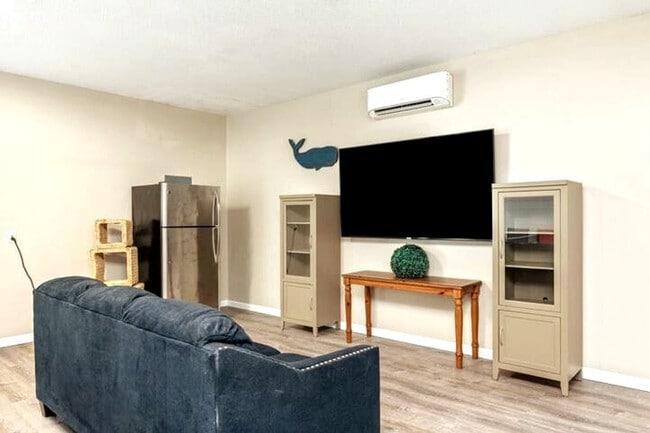 Building Photo - 64 Cobia St