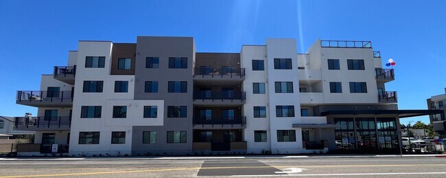 Foto del edificio - 401 W Grand Ave