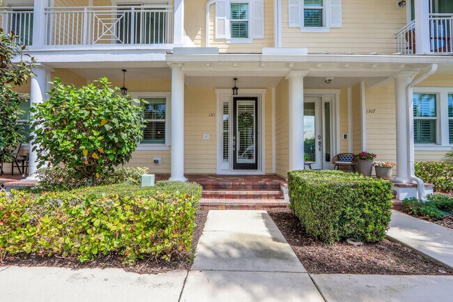 Building Photo - 1311 Community Dr