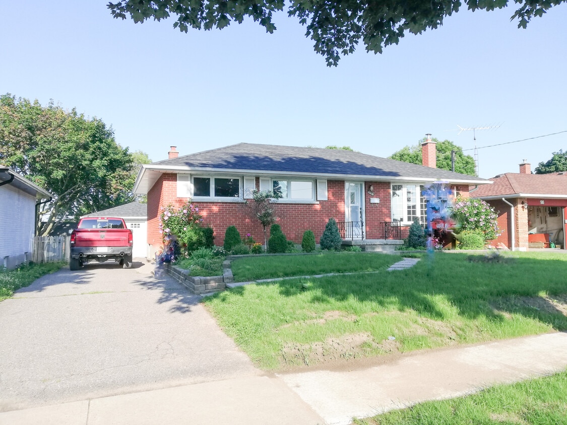 104 Eastlawn St, Oshawa, ON L1H 7J8 House for Rent in Oshawa, ON