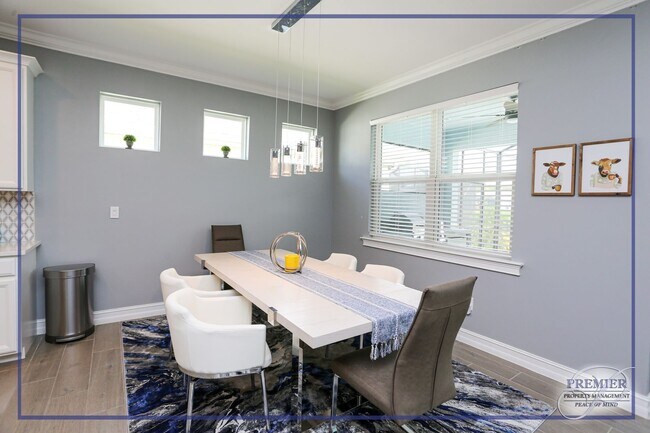 Foto del edificio - ***STUNNING 4 BEDROOM HEATED POOL HOME IN ...