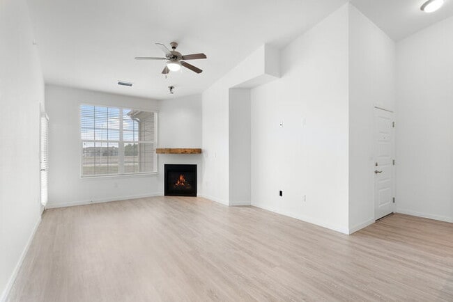 Building Photo - Gorgeous 2 beds 2 baths in Parker! Holiday move-in special 50% off the first month's rent!!
