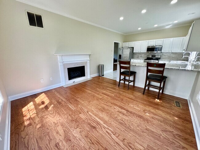 Building Photo - 78 Village Ct