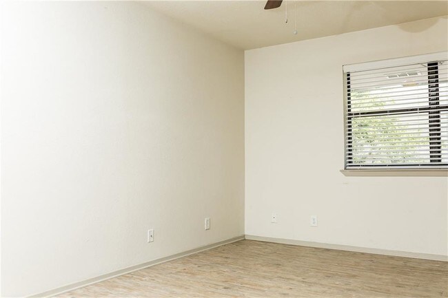 Building Photo - 4710 Munger Ave