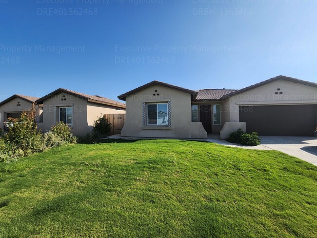 Building Photo - Modern 3 bedroom and 2 bathroom home with ...