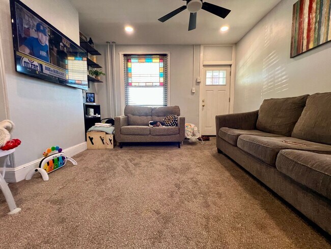 Foto del edificio - Gorgeous 3-Bedroom Townhome in East Falls! Available June 1st!
