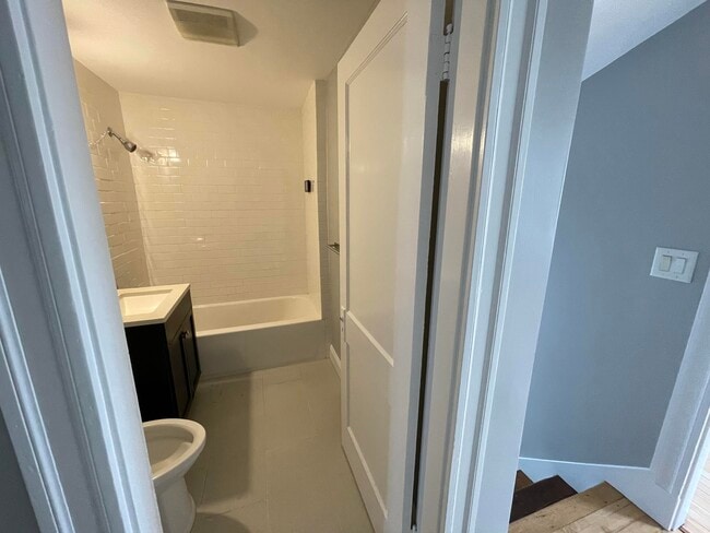 Bathroom - 47 Pearl St