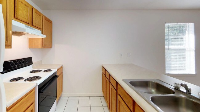 Building Photo - 895 Silverwood 2
