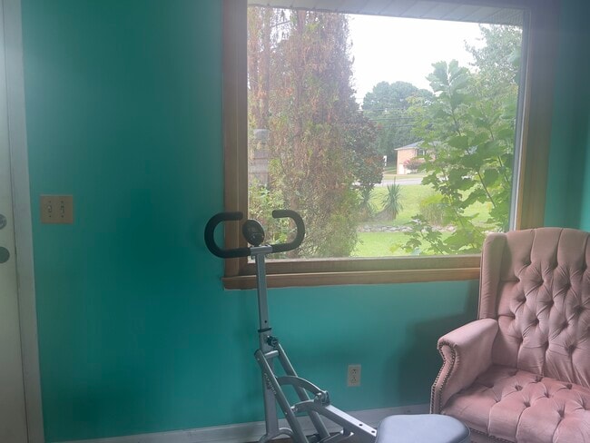 Foto del edificio - 8135 Moores Ln