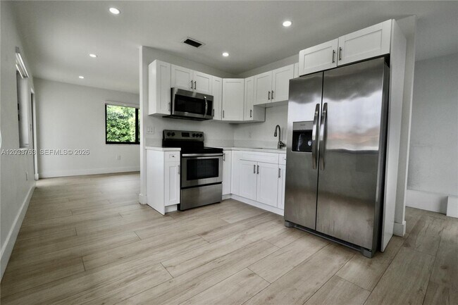 Foto del edificio - 3143 SW 26th St