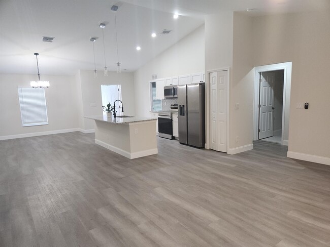 Building Photo - 3309 10th St W