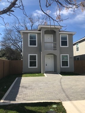 Building Photo - 1611 N Navidad St