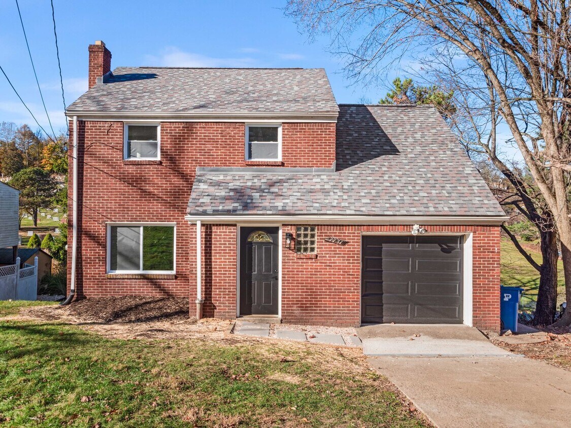 Foto principal - AVAILABLE NOW! STUNNING 3 BEDROOM IN PENN ...