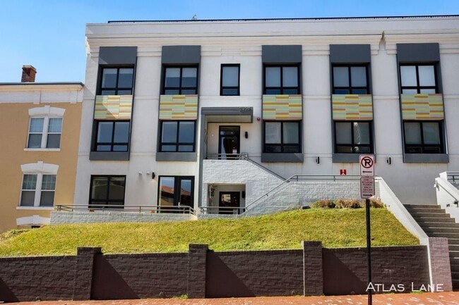Building Photo - 2422 17th St NW