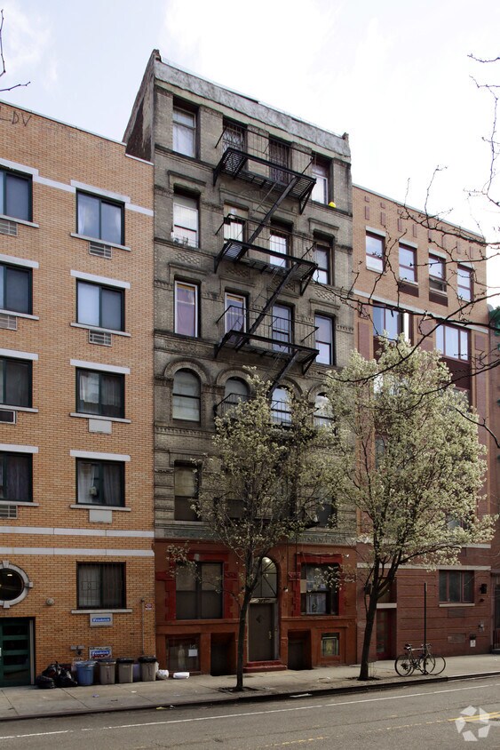 Vista desde E. Tenth St. - 377 E Tenth St