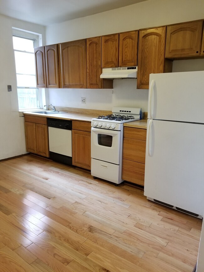 kitchen - 1015 Annin St