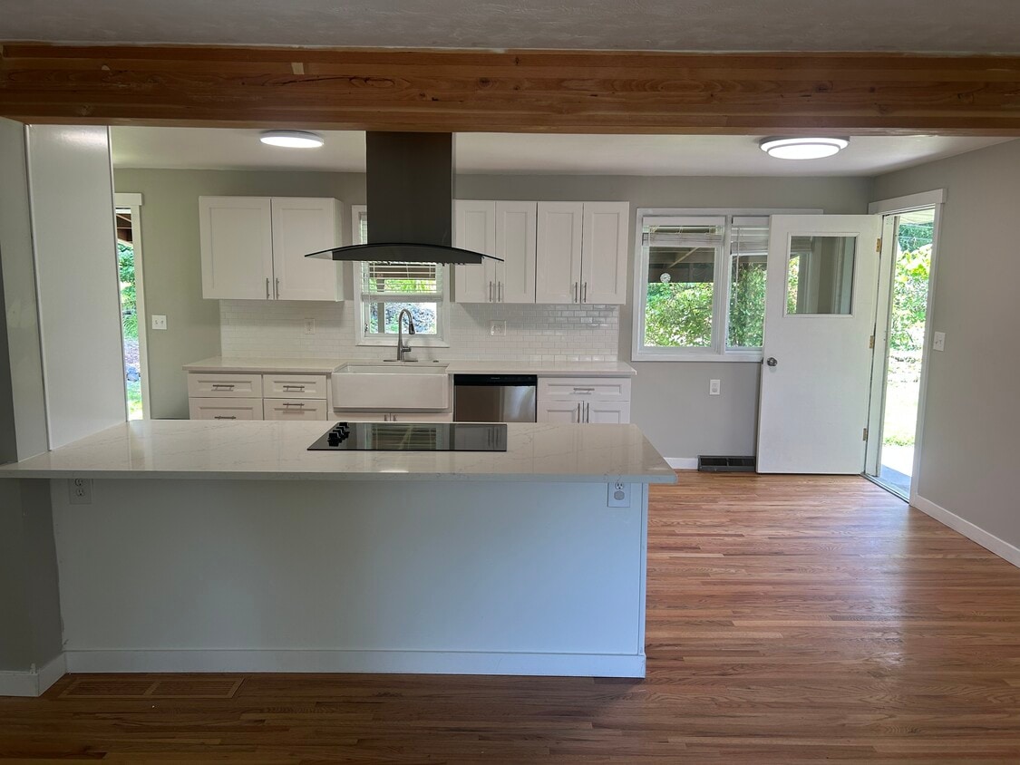 Kitchen - 332 W Greta Ave