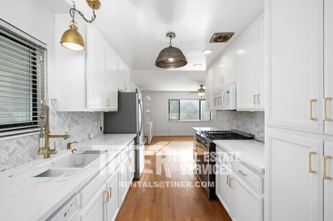 Foto del edificio - Arden-Arcade Beauty