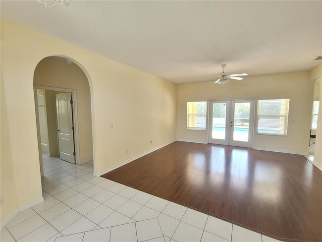Building Photo - 165 Frontier Dr