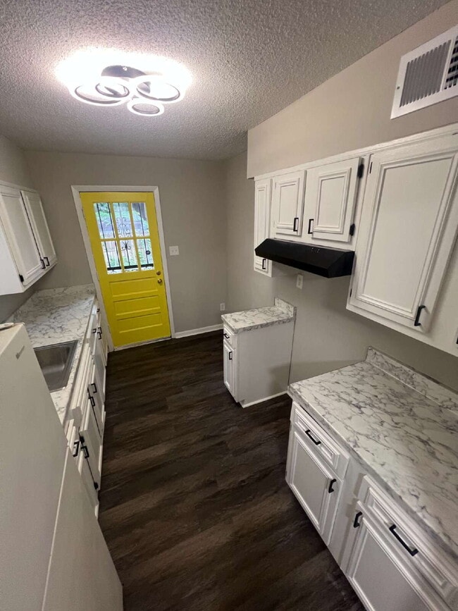 Photo - Newly renovated duplex in the heart of the University district. Apartment